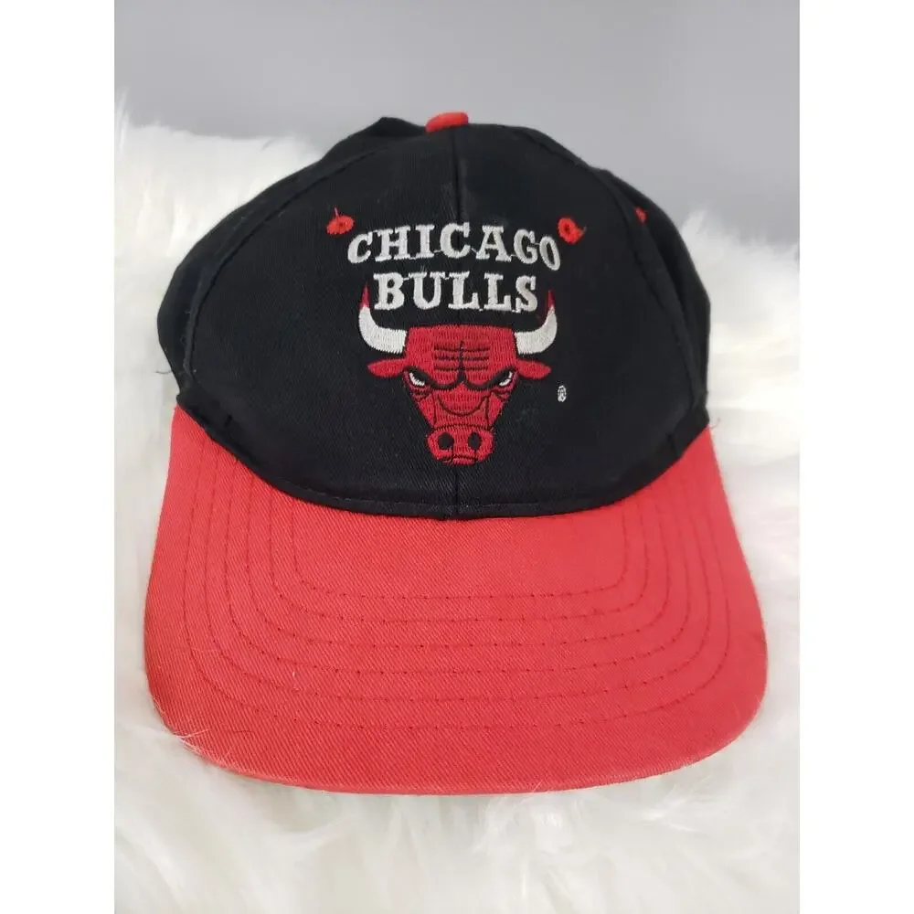 VINTAGE Chicago Bulls Hat Cap Drew Pearson Snap‎ Back Black Red Basketball NBA